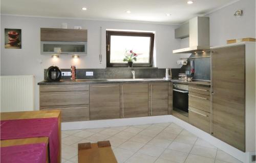 virtuve, Cozy Apartment In Karlshausen With Wifi in Karlshausen