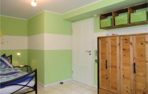 Three-Bedroom Apartment in Karlshausen - image 9