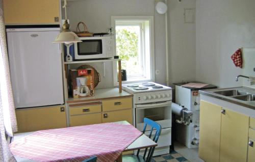 Kitchen, Amazing home in Farosund w/ 2 Bedrooms in Faro