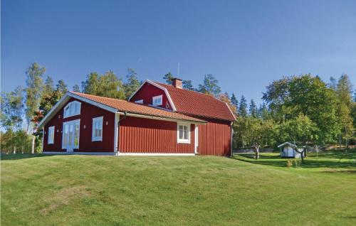 Beautiful Home In Orrefors With Lake View