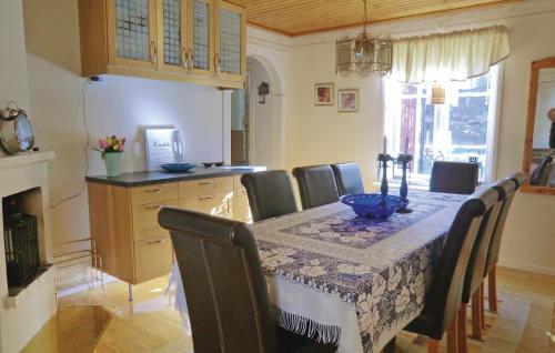 Beautiful Home In Orrefors With Lake View