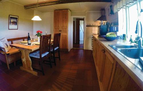 주방, Stunning Home In Ystad With Kitchen in 스바르테