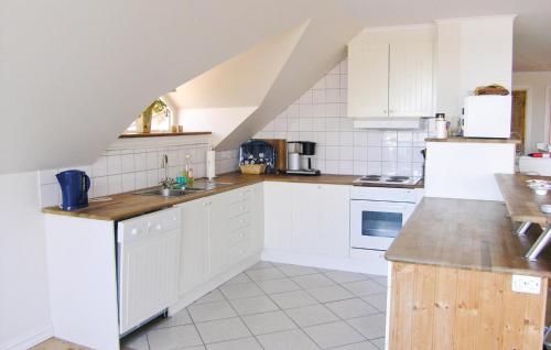 Beautiful Home In Lidhult With Kitchen