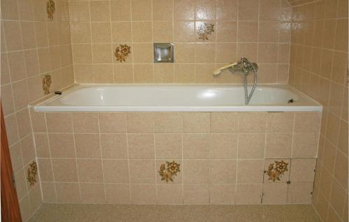 Badezimmer, Stunning Home In Oberaula Ot Hausen in Oberaula