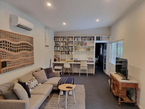 Sunset Beach Shack on Surf, Inverloch