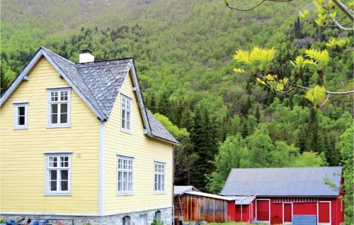 . Beautiful home in Eidfjord with 4 Bedrooms and WiFi