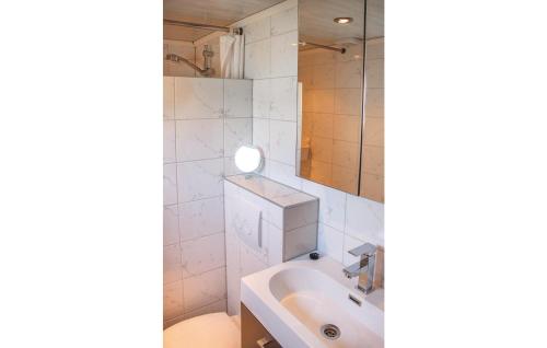 Beautiful Home In Bruinisse With Wifi