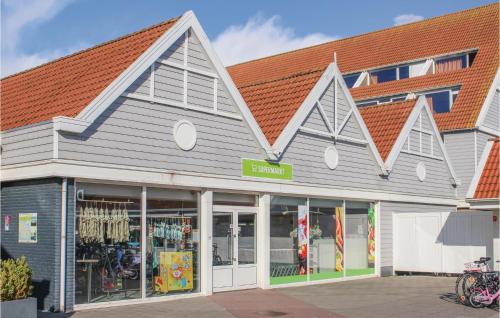 Beautiful Home In Bruinisse With Wifi