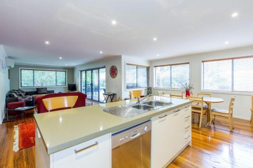 Surfside Getaway in Picturesque Inverloch, Inverloch (Foto 9)