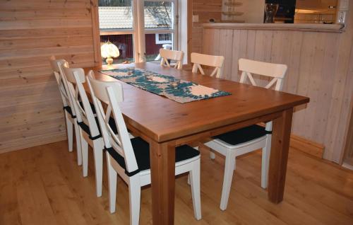 virtuve, Cozy Home In Ostra Amtevik With Sauna in Ransatera
