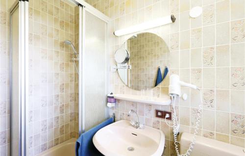 Bathroom, Awesome home in Thalfang with 2 Bedrooms and WiFi in Thalfang