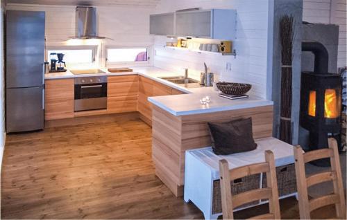 Küche, Stunning Home In Stranda With 4 Bedrooms, Sauna And Wifi in Stranda