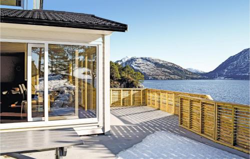 Lovely Home In Flor With Wifi - Florø