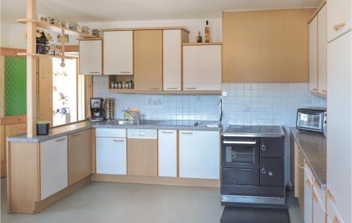 Konyha, Two-Bedroom Holiday Home in Neumarkt in Muhlen