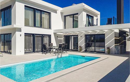 Nice home in Porto Covo with 4 Bedrooms gîte à louer Barranco da Trave