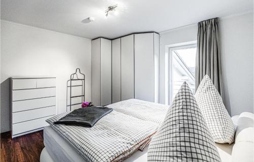 Awesome home in Lennestadt with WiFi and 2 Bedrooms - image 6