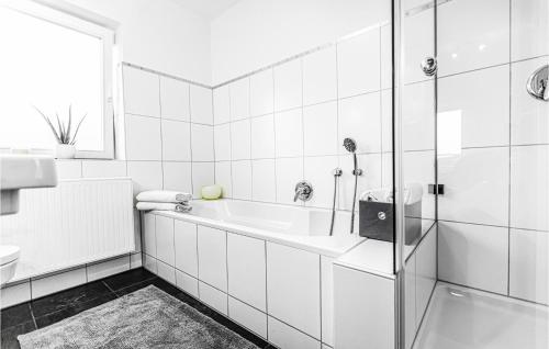 Awesome home in Lennestadt with WiFi and 2 Bedrooms - image 9
