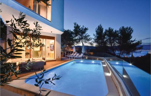 Amazing Home In Slatine With 4 Bedrooms, Wifi And Outdoor Swimming Pool - Trogir