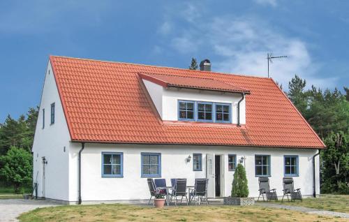 4 Bedroom Awesome Home In Lärbro - Furilden
