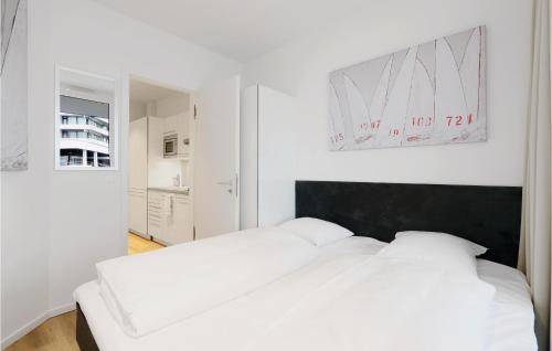One-Bedroom Apartment image 10