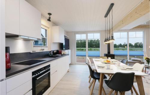 Beautiful Home In Zerpenschleuse With Kitchen