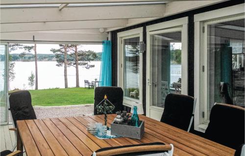 Skats, Lovely Home In Arjang With Kitchen in Gyltenas