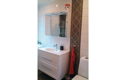 Vannas istaba, Lovely Home In Arjang With Kitchen in Gyltenas