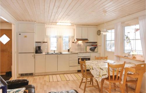 Kitchen, 3 Bedroom Lovely Home In Syssleback in Branas