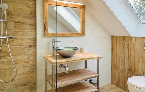 Łazienka, Stunning Apartment In Schagerbrug in 't Zand
