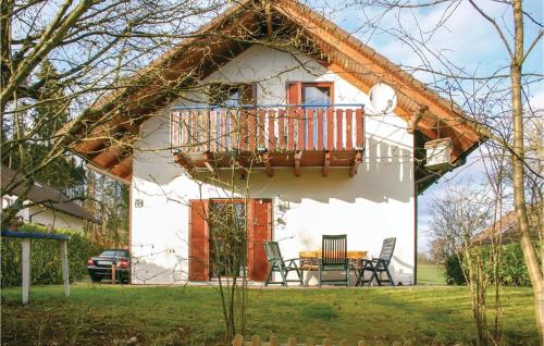 Stunning home in Kirchheim with 4 Bedrooms and WiFi