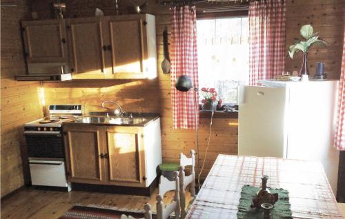 3 Bedroom Cozy Home In Vatnestrm