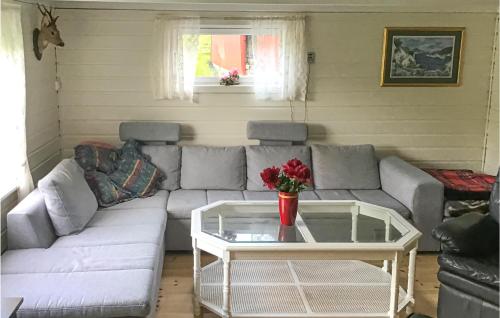 Awesome Home In Flekkefjord With 3 Bedrooms And Wifi in פלקפיורד