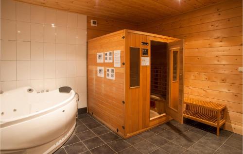 ห้องน้ำ, Nice Home In Boazum With Sauna in บัวซุม
