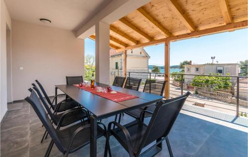 3 Bedroom Amazing Apartment In Turanj