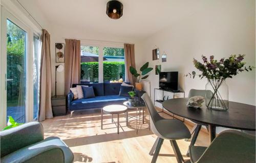  Nice Home In Heinkenszand With Kitchen in heinkenszand