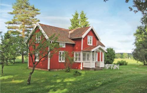 Nice Home In Grstorp With 2 Bedrooms, Wifi And Internet, Sparlösa