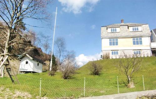 Awesome Home In Holmefjord