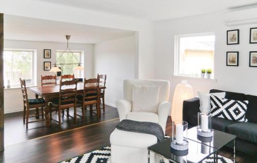 Nice Home In Orkelljunga With Kitchen in Fasalt