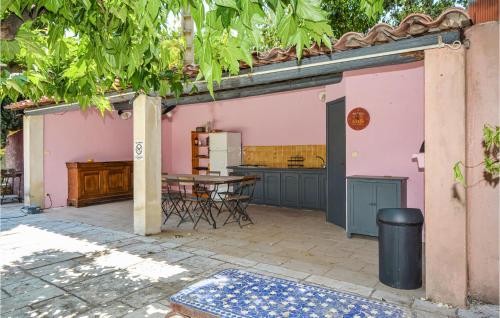 Gorgeous Home In Eyguieres With Outdoor Swimming Pool