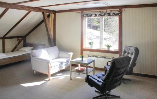 3 Bedroom Stunning Home In Bullaren in Bullaren