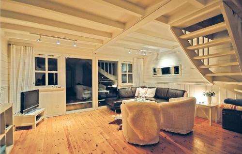 3 Bedroom Beach Front Home In Erfjord in Erfjord