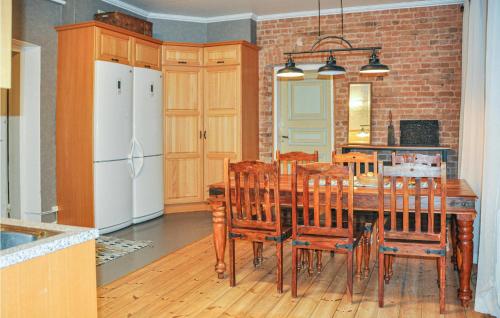 Awesome home in Vrmlands Nyster with 5 Bedrooms, Sauna and WiFi
