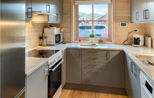 Κουζίνα, Amazing Home In Vikes With 4 Bedrooms in Vikesa (Vest-Agder)