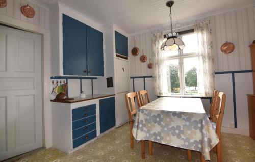 virtuve, Nice Home In Kopmannebro With House Sea View in Asensbruka