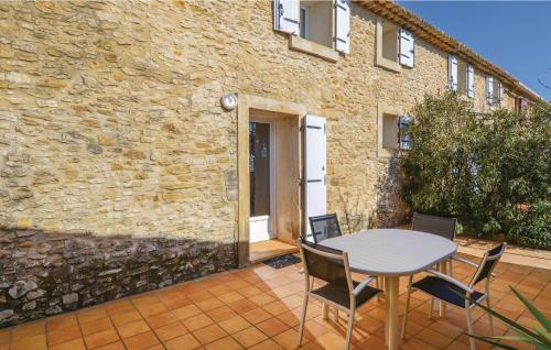 Gorgeous Home In Vénéjan With Kitchen gîte à louer Saint-Étienne-des-Sorts