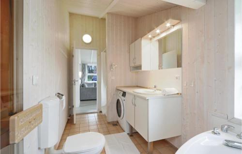 Three-Bedroom Holiday Home  image 6