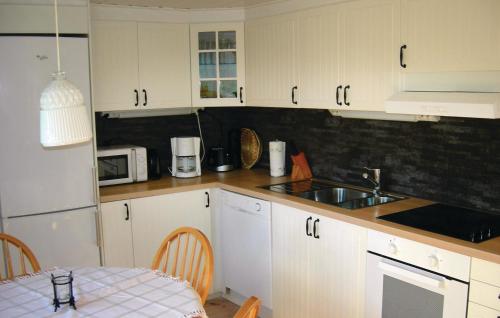 廚房, 2 Bedroom Gorgeous Home In Bodafors in 布達福什