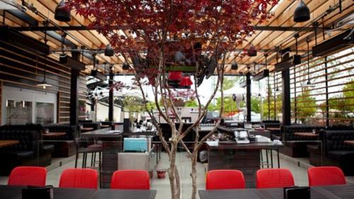 餐廳, 海岸酒店&會議中心 (Coast Hotel & Convention Centre) in 蘭利