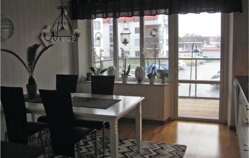 kuhinja, Awesome Apartment In Visby With 2 Bedrooms And Internet in Bingeby-Osterby
