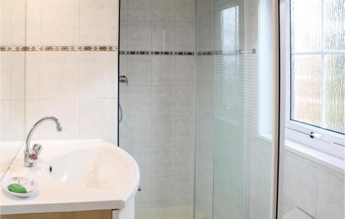 Two-Bedroom Holiday Home in Tzummarum - image 12